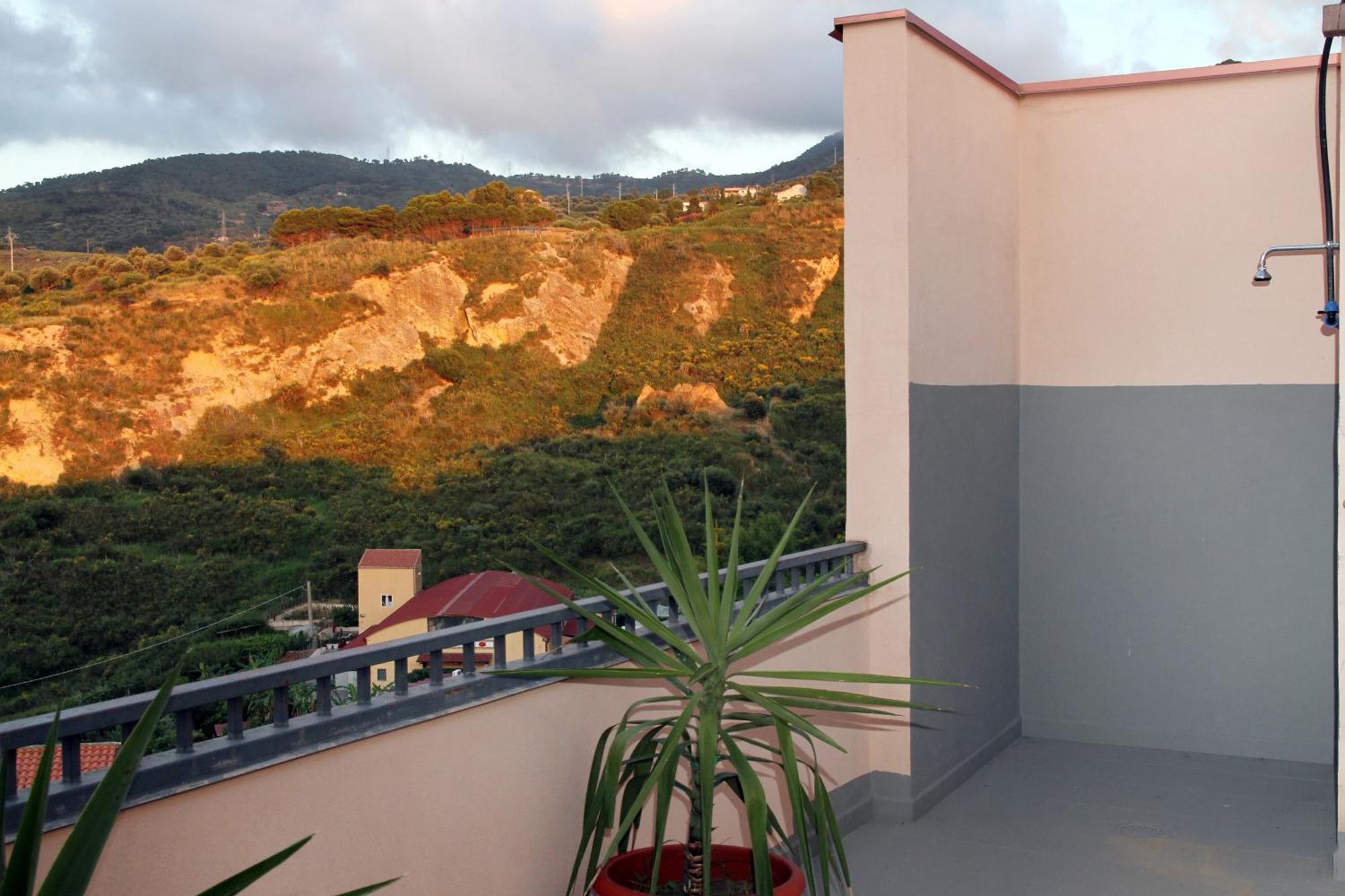 Attico Vista Mare Con Terrazza E Spa Riscaldata Santo Stefano di Camastra Εξωτερικό φωτογραφία